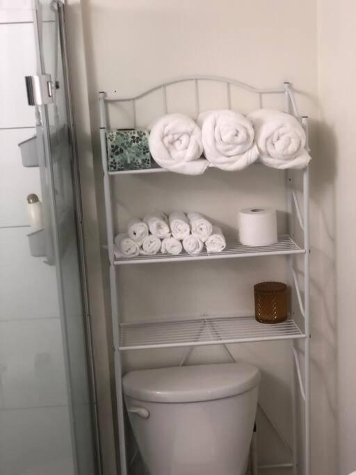 Bright Private Suite Near Departure Bay Beach ننيمو المظهر الخارجي الصورة